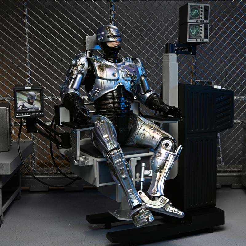 Figura Ultimate Battle Damaged RoboCop with chair RoboCop Neca 03