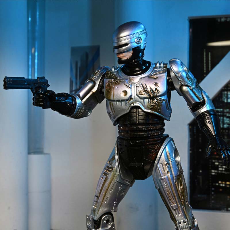 Figura Ultimate Battle Damaged RoboCop with chair RoboCop Neca 04