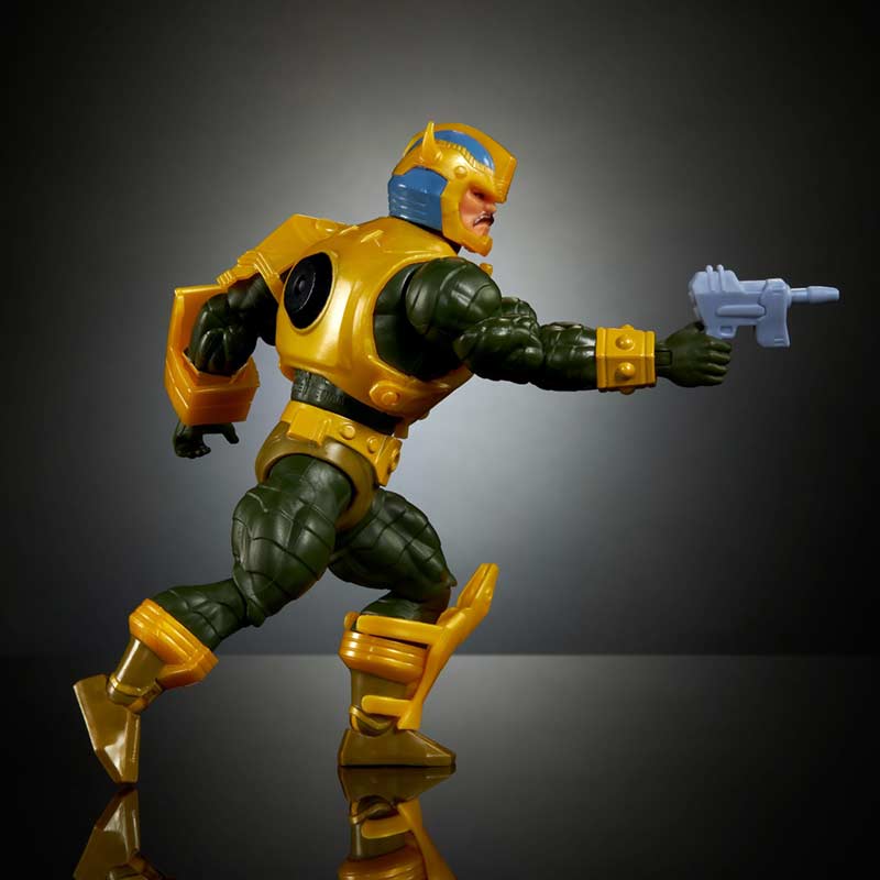 Figura Bumblebee Armor Man-At-Arms Masters of the Universe x Transformers Mattel 06